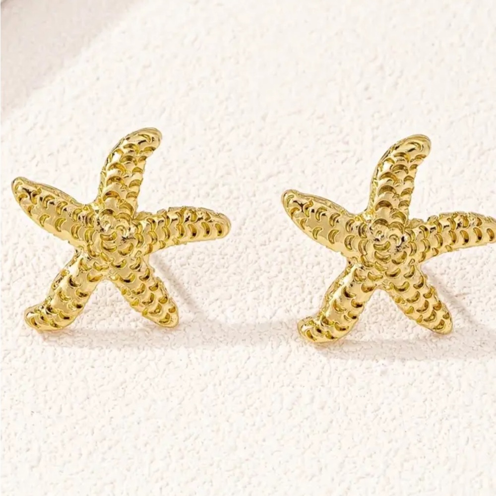 Gold Stud Fashion Earrings Trendy Bold Starfish - Picture 2 of 3